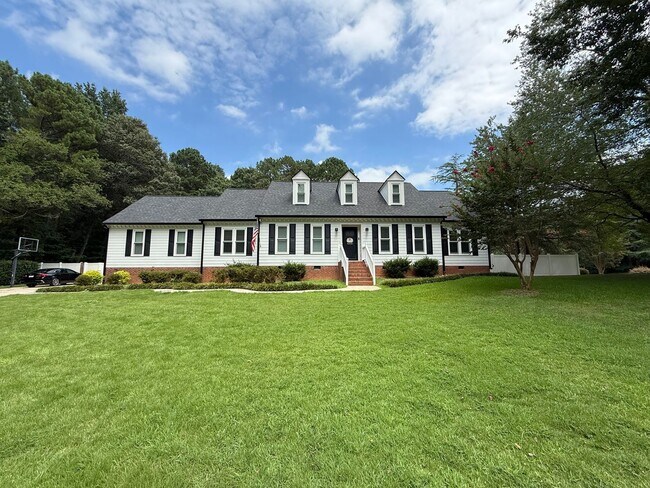 Foto del edificio - Stunning *4BD, 3BA North Raleigh Home on a...