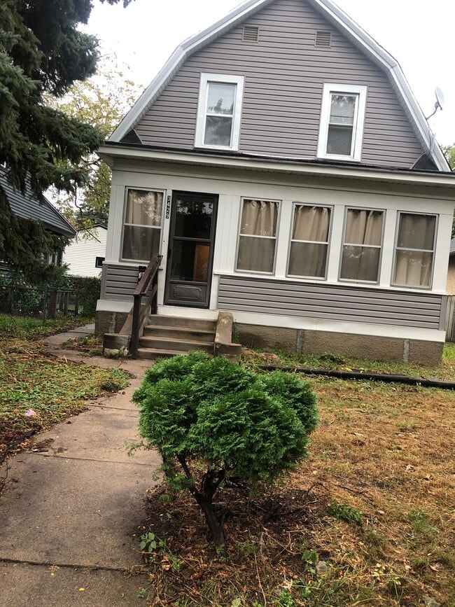 Building Photo - Coming up 3br Single house