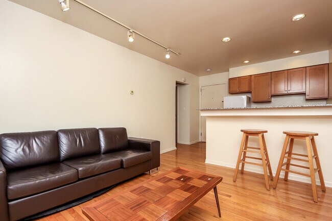 3 - Viejo - Amsterdammer Place