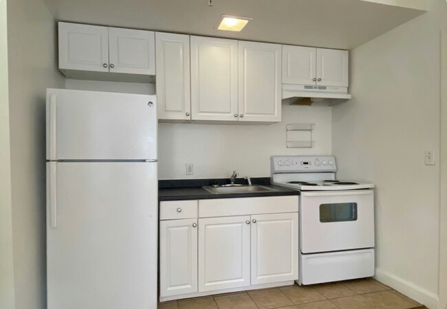 Building Photo - 529 Beacon St