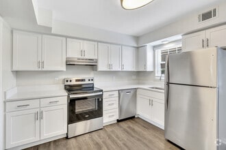 Lexington II - 2BR, 2BA - 1,300SF - Kitchen - Haygood Halls