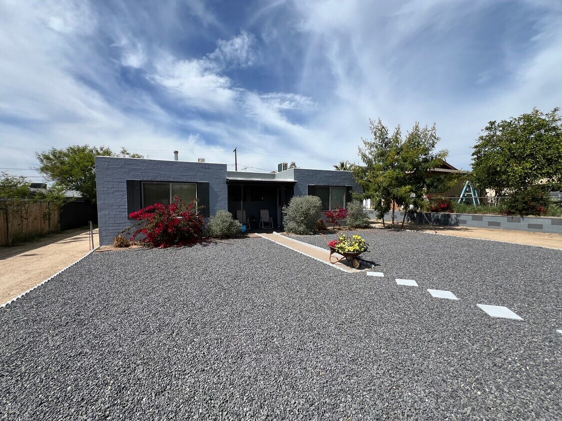 Primary Photo - Cozy 1 bedroom with utilities included (fu...