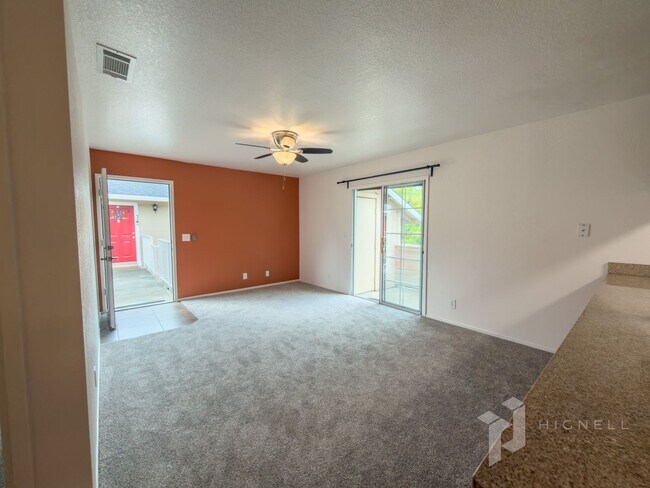 Foto del edificio - 3 Bedroom Condo, Gated Community in Chico
