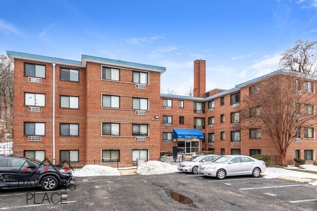 Foto del edificio - Spacious condo with Water included and Parking!!!