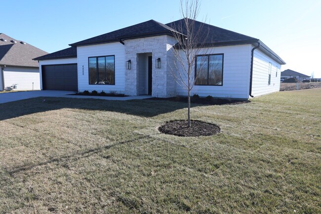 Building Photo - 4400 Kingston Heath Dr