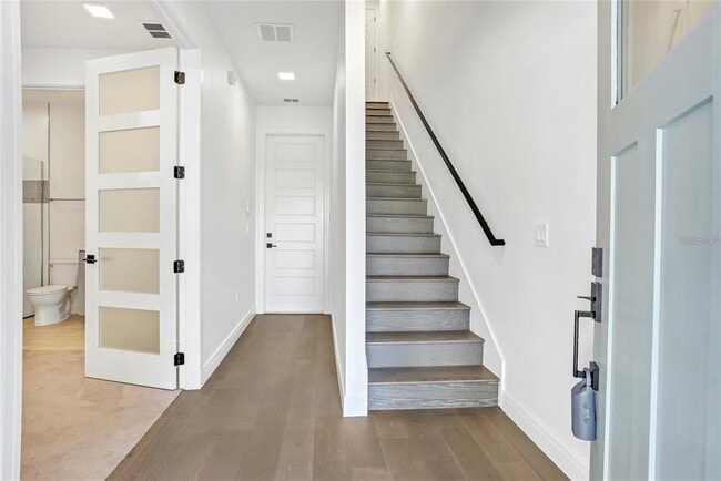 Foto del edificio - 212 E Pineloch Ave