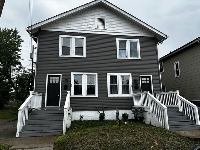 Building Photo - 547 E Deshler Ave