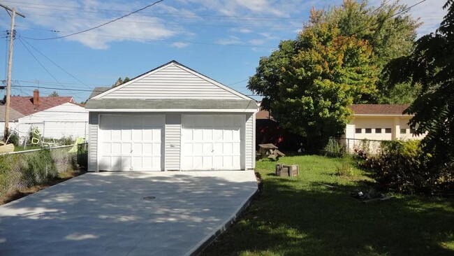 Building Photo - 3330 Fortune Ave.