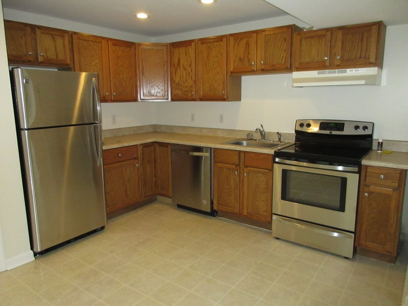 Kitchen - 318 Camellia Dr
