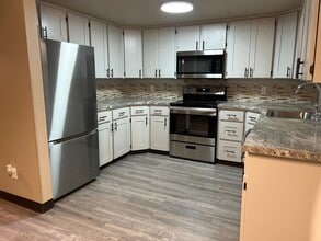 Building Photo - 319 1st St W