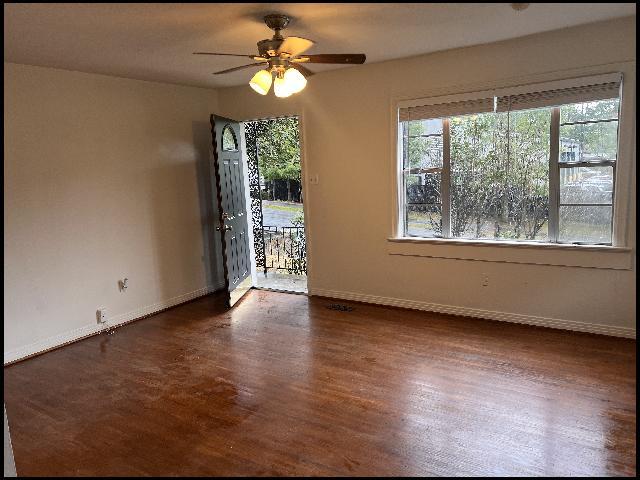 Foto del edificio - 5919 Woodlawn Dr