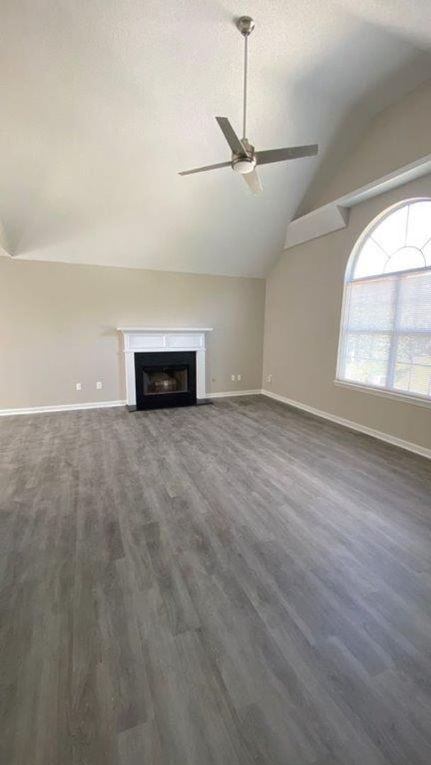 Foto del edificio - ****BRAND NEW 3BR/2BA RENOVATION IN LITHON...