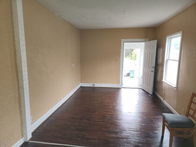 Building Photo - 227 Dewey Front Unit Rochester NY 14613