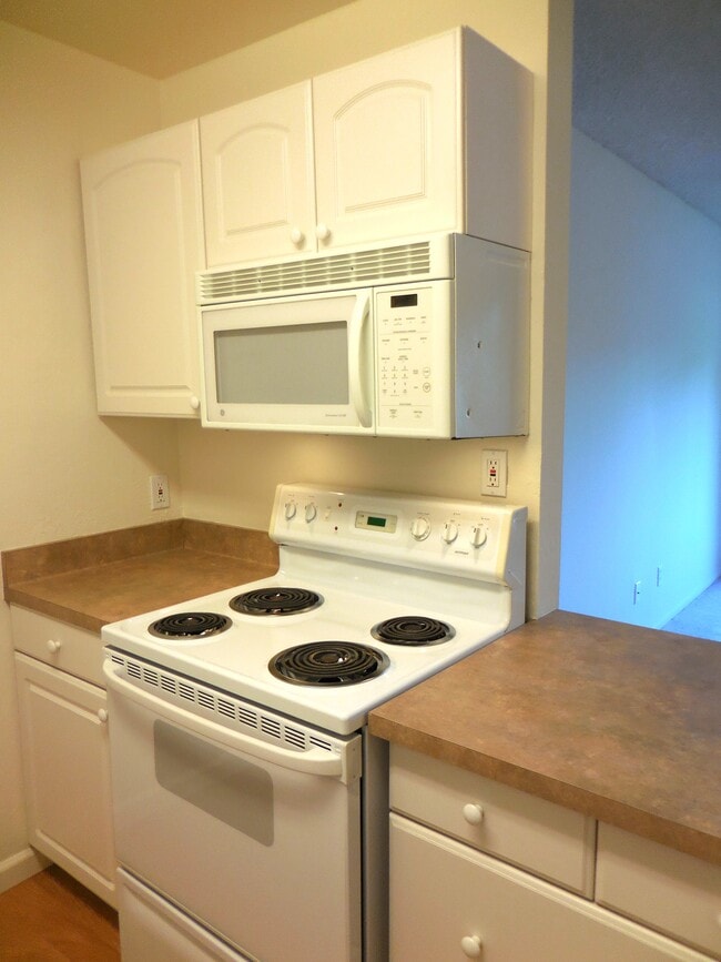 Building Photo - 405 Piccadilly Pl