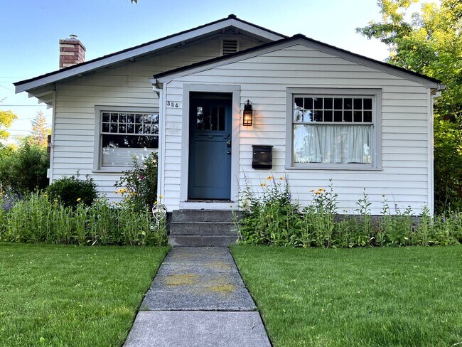 Building Photo - Charming Historical Home, Desirable Downto...