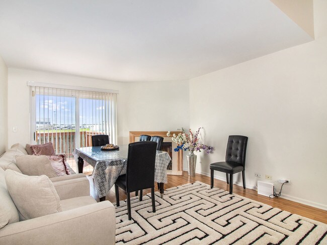 Foto del edificio - 3240 Cool Springs Ct