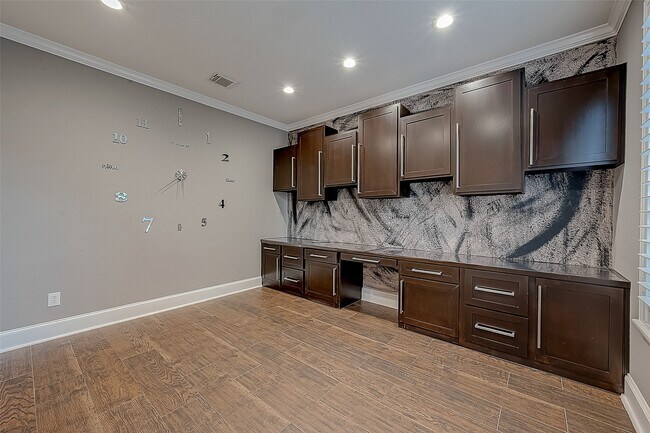 Foto del edificio - 1419 Kyle Hill Ln
