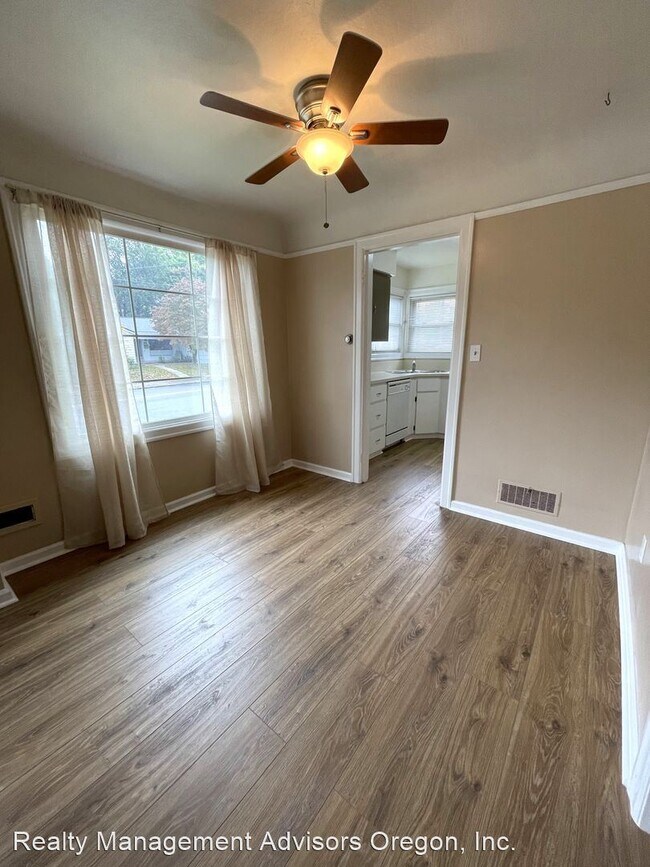 Building Photo - 3 br, 2 bath House - 6915 N. Greeley Avenue