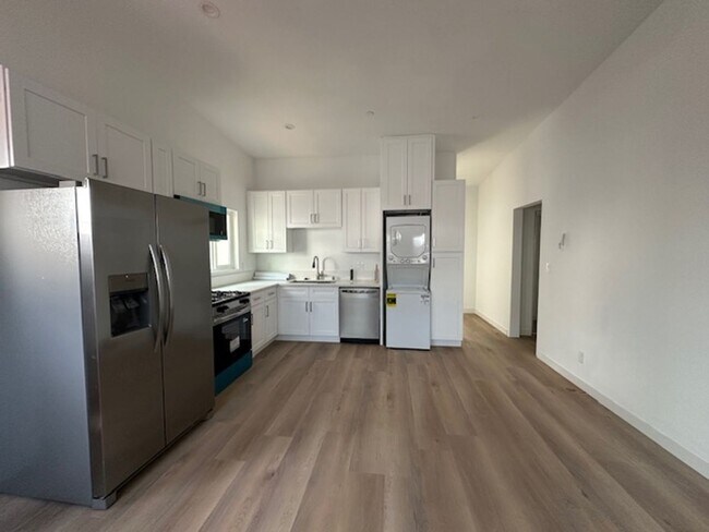 Foto del edificio - Looking for comfort, privacy, and modern l...