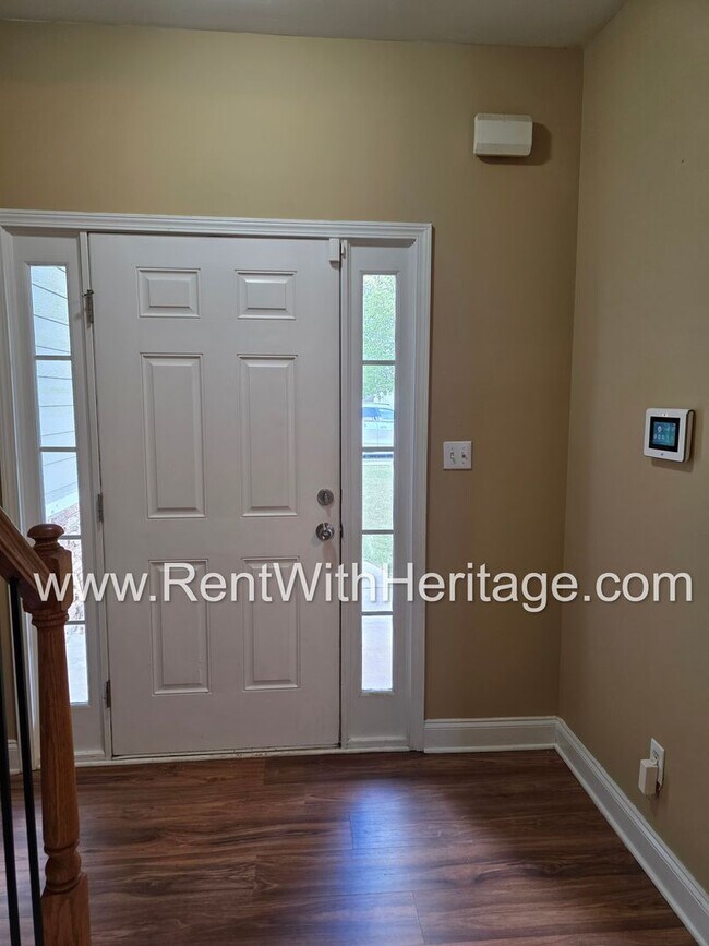 Foto del edificio - Gorgeous 5bd /3.5 bath Home/ Upgrades Galore/ Attention to Detail/ Great Location