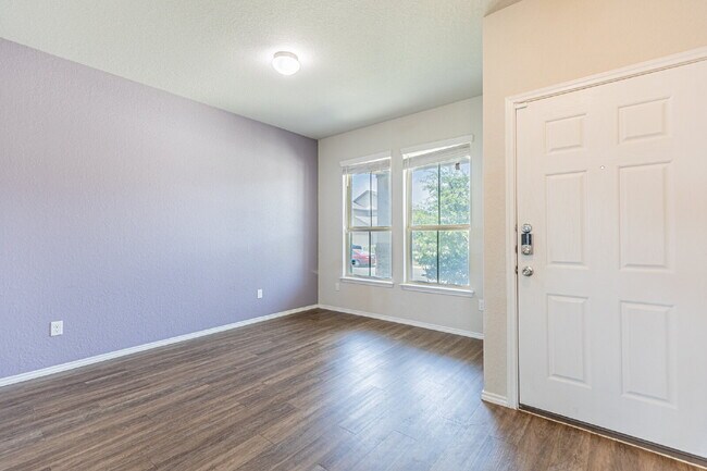 Building Photo - 5930 Ivans Farm