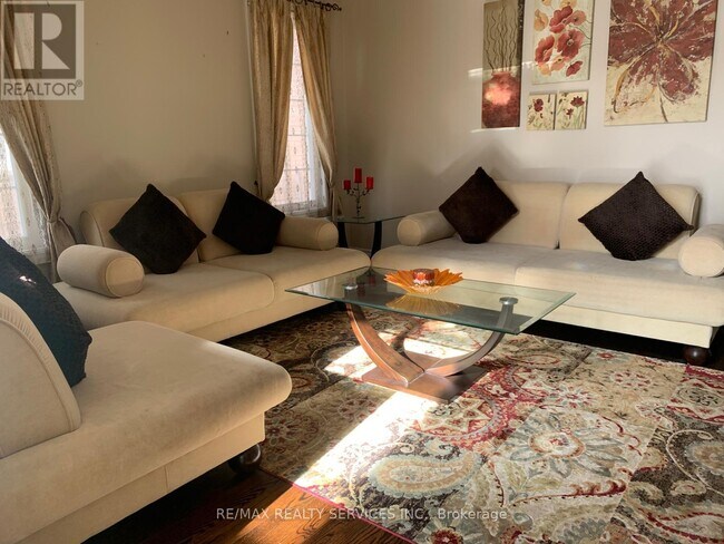 Building Photo - 201 Bristol Rd E