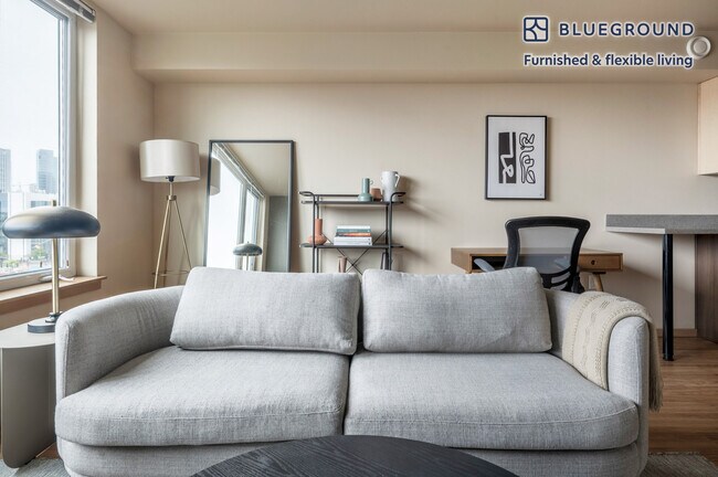 Building Photo - 708 6th Ave N