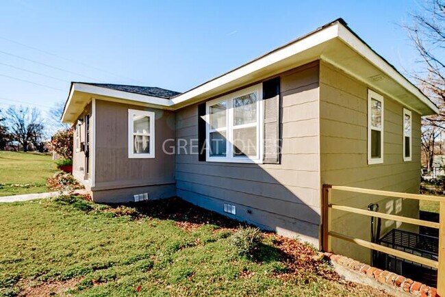 Foto del edificio - 2716 20th Ave N