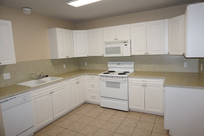 Building Photo - Beautiful Duplex with a Basement!