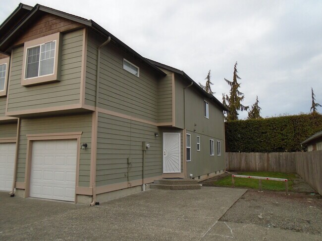 Building Photo - 423 10th St SW