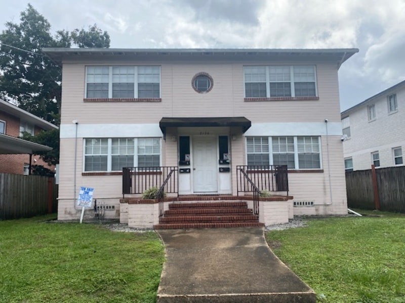 Primary Photo - 2136 College St