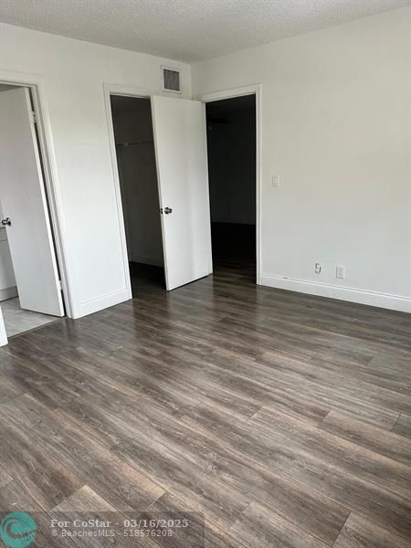 Building Photo - 3910 Crystal Lake Dr