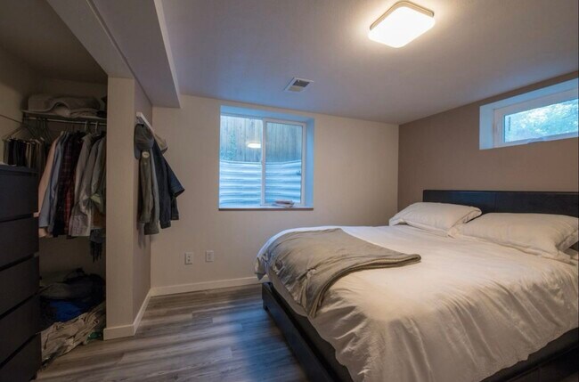 Foto del edificio - 702 W Myrtle St
