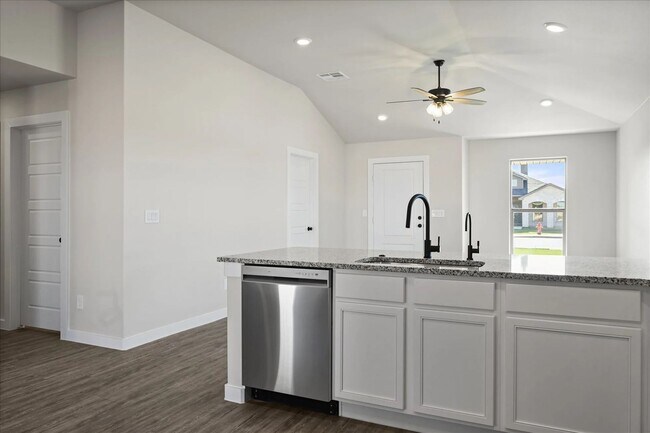 Foto del edificio - New Construction built in Elm Meadows