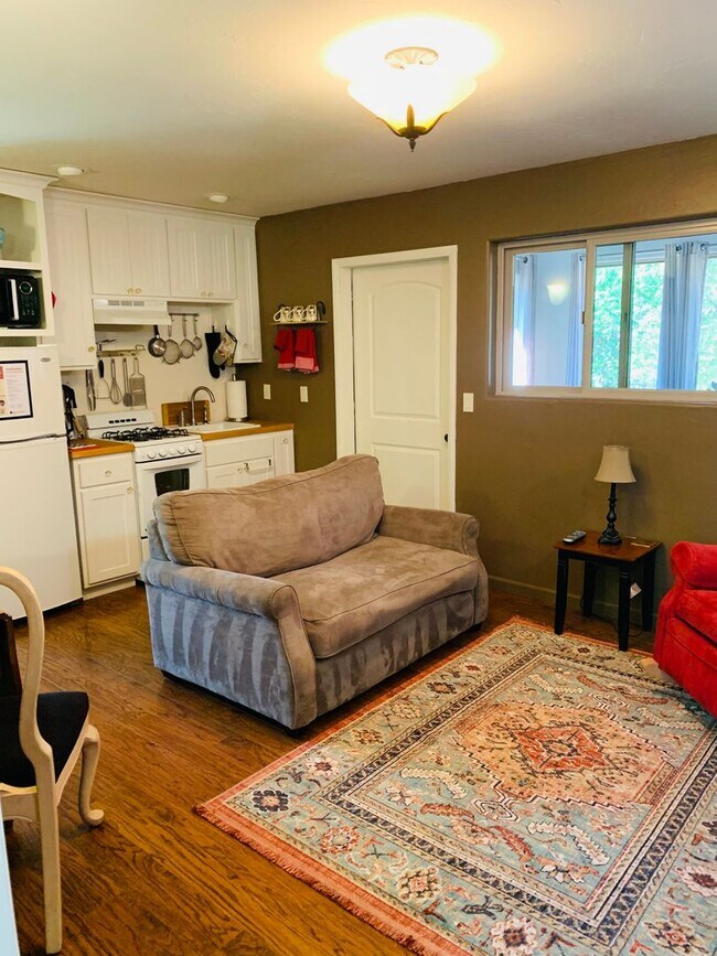Foto del edificio - Hobbit House: Fully Furnished Jacksonville...