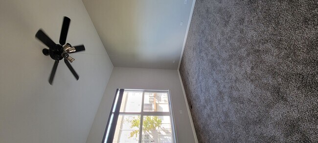 Foto del edificio - 859 Summit Creek Dr