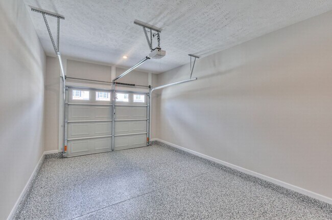 Foto del edificio - HALF OFF MOVE IN SPECIAL....BRAND NEW Luxury Townhome in Tullahoma!!