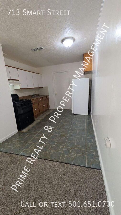 Building Photo - 713 Smart St