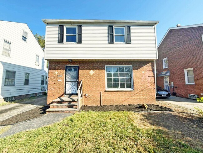 Foto del edificio - 4 BED 2 BATH SINGLE FAMILY HOME!