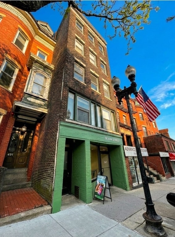 Building Photo - 489 E Broadway