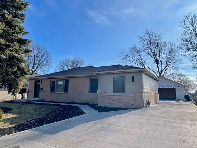 Foto del edificio - 15 Bradley Ln