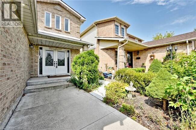 Photo du bâtiment - 5570 Shorecrest Crescent