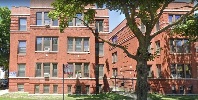 Building Photo - 1620 W Roscoe St