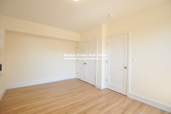 Foto del edificio - 877 Beacon St