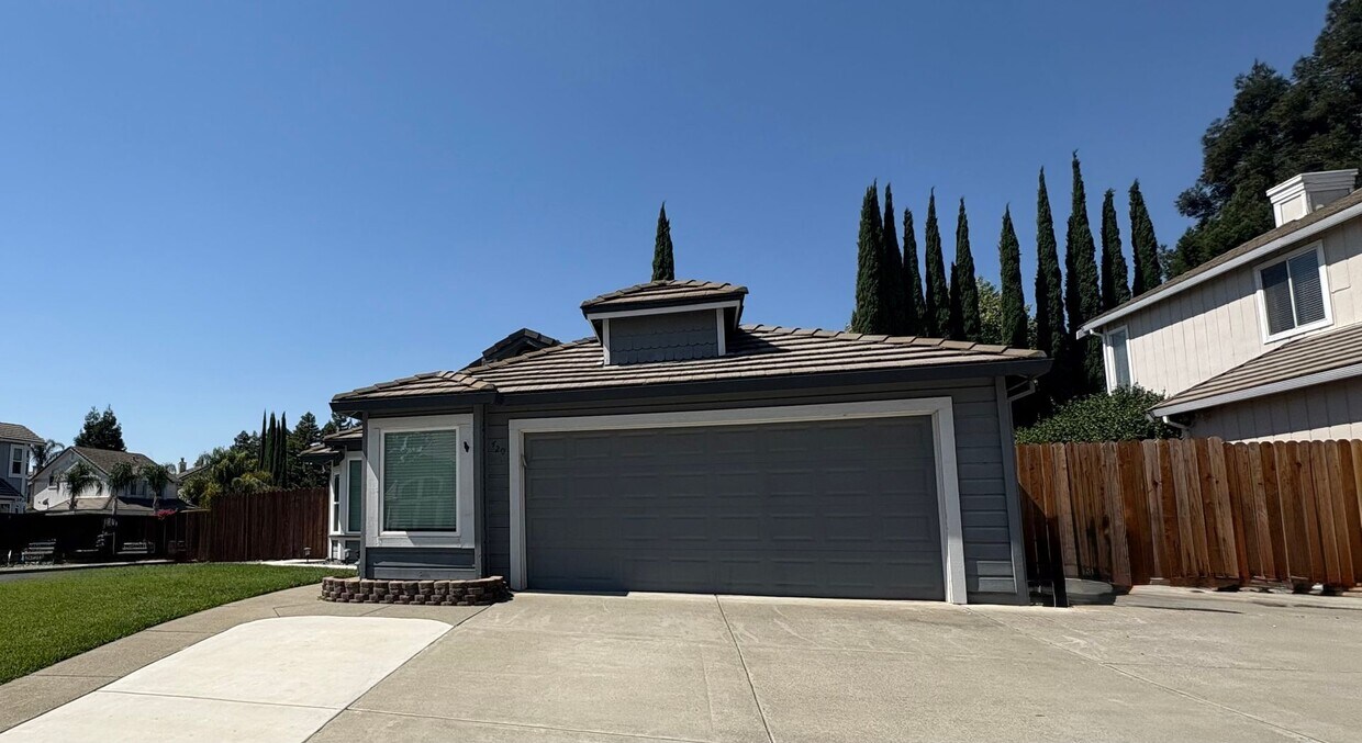Foto principal - Charming single story on quite corner lot
