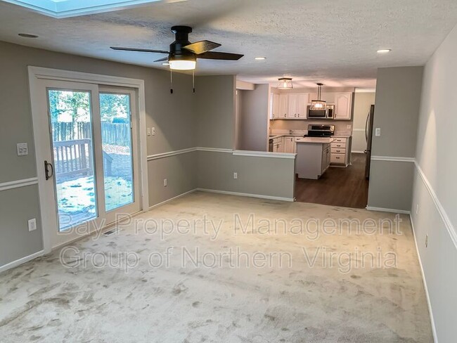 Building Photo - 4402 Ashgrove Dr