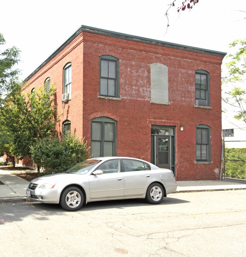 Building Photo - 206-210 Otis St