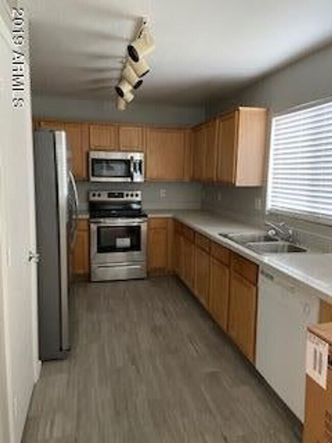 Foto del edificio - Surprise rental with a pool!