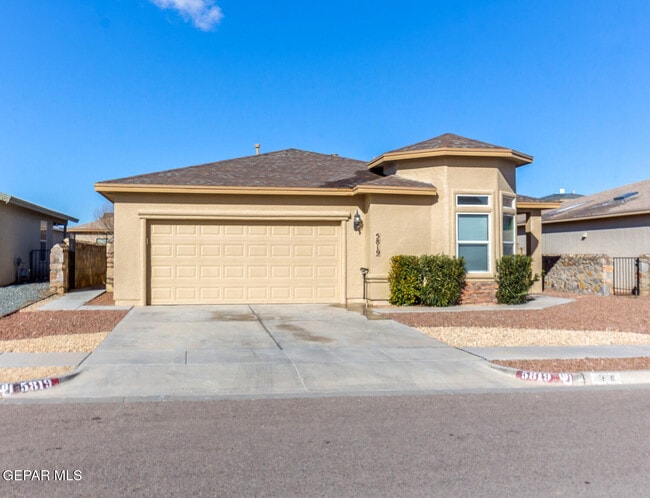 Building Photo - 5819 Redstone Rim Dr