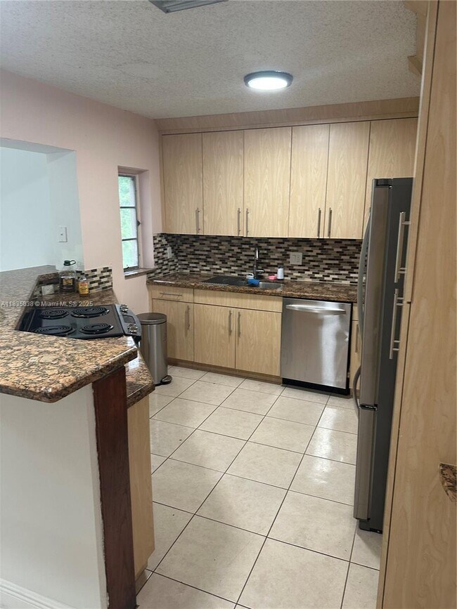Foto del edificio - 25 NW 143rd St
